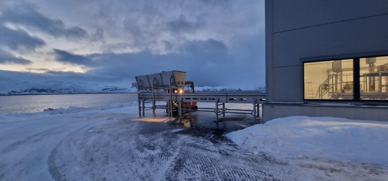 Receival conveyor in Arctic conditions