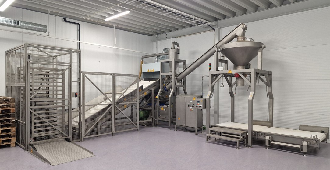 Stainless-steel seaweed processing line with conveyors and dewatering equipment